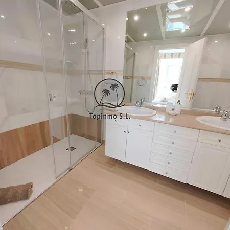 Sunny 3 Bed Island Puerto Marina Apartment *