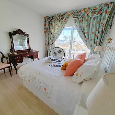 Sunny 3 Bed Island Puerto Marina Apartment